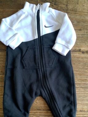 🦋BABY NIKE ONESIE🦋